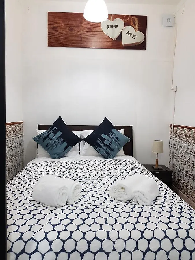 ליסבון Namaste Home Stay 0*,