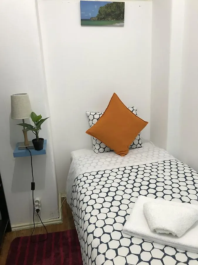 ליסבון Namaste Home Stay
