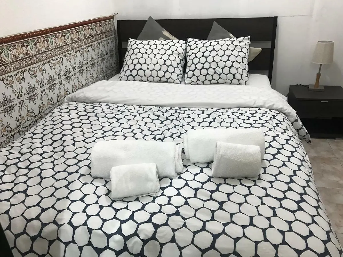 ליסבון Namaste Home Stay 0*,